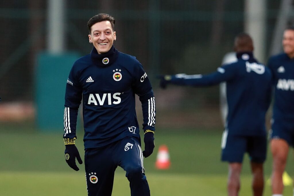 mesut ozil - Futbolinfo.az
