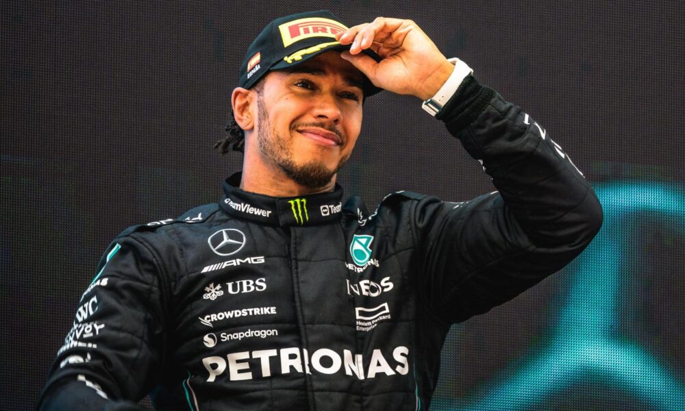 lewis hamilton smiling cap planetf1 - Futbolinfo.az