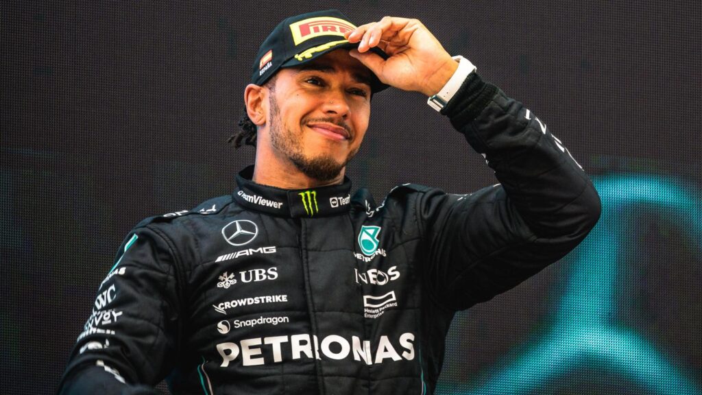 lewis hamilton smiling cap planetf1 - Futbolinfo.az