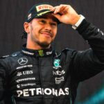 lewis hamilton smiling cap planetf1 - Futbolinfo.az