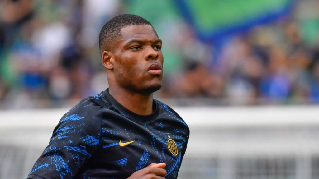 Denzel Dumfries Inter - Futbolinfo.az