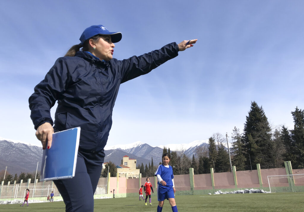 İdmanda ailə - məşqçi münasibətləri 7 undp aze dilara aliyeva story 1 1024x715 1 - Futbolinfo.az