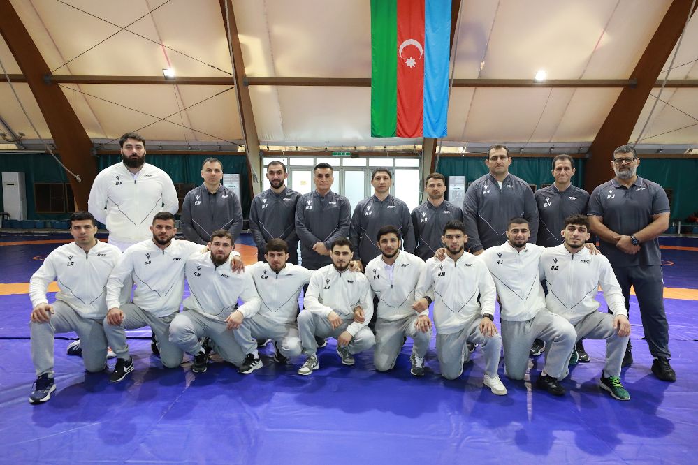 komanda 2048x1365 1 - Futbolinfo.az