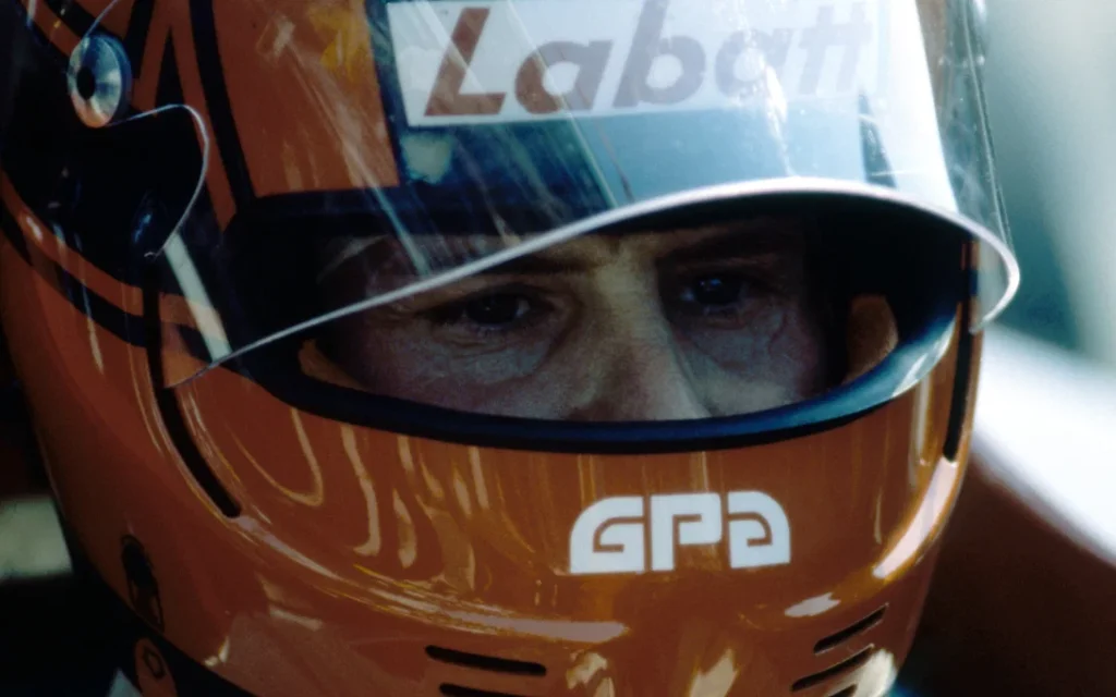 Villeneuve 1982 helmet - Futbolinfo.az