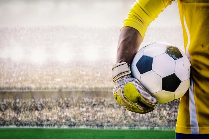 goalkeeper with a football - Futbolinfo.az
