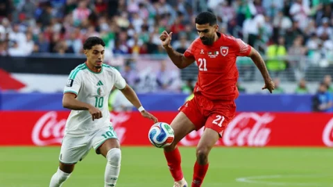 Əlcəzairdən geridönüş 2 TQ10gqoc73snZxjohgqMn3mQFkgQ3vzsWjkGcfCE 1200 - Futbolinfo.az